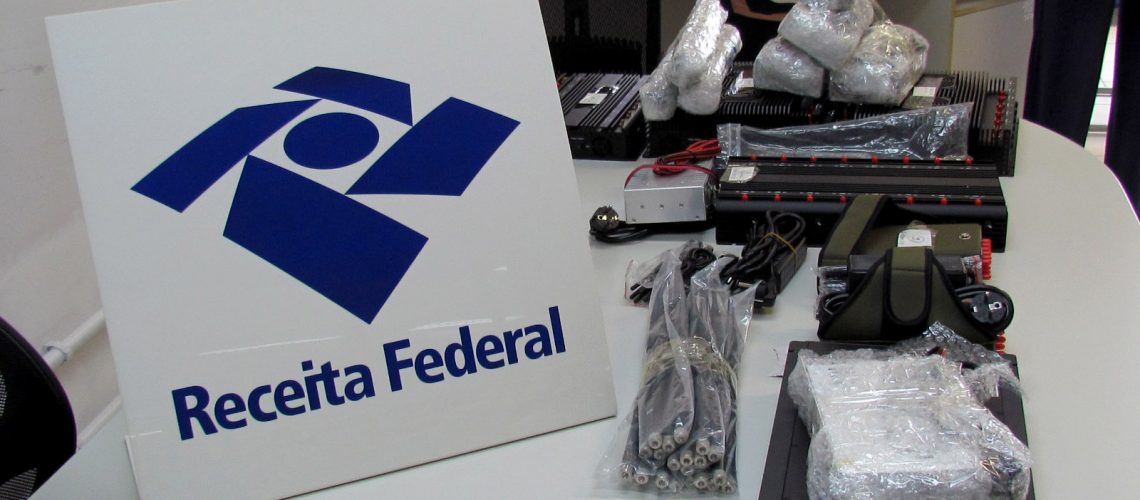 Receita Federal doa bloqueadores de sinal de celular para presídios do Estado de Santa Catarina