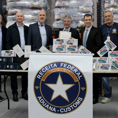 Receita Federal doa 10 mil smartphones para a Secretaria de Educação de Santa Catarina