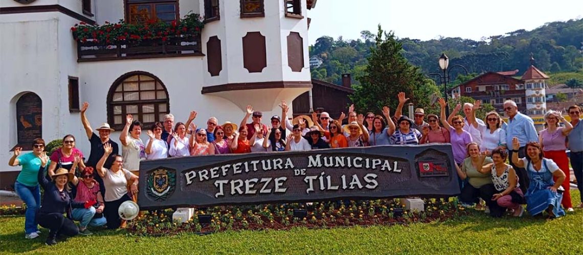 Estudantes da Univida de São José do Cedro vivenciam a cultura austríaca em Treze Tílias