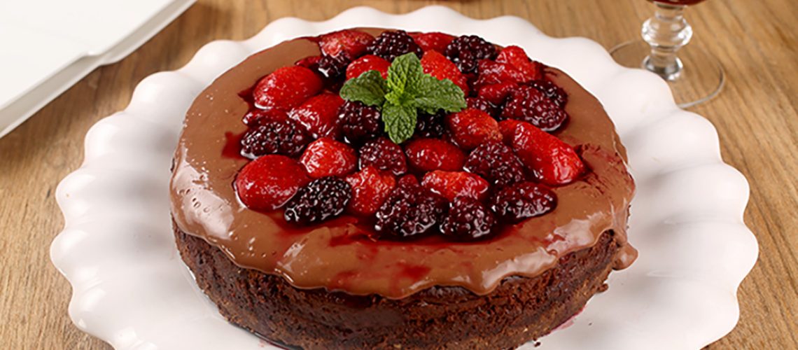 Cheesecake de Chocolate com Calda de Frutas Vermelhas