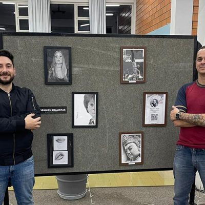 Biblioteca da Unoesc Joaçaba recebe exposição de desenhos realistas