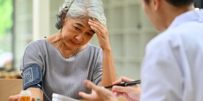 Dor de cabeça e hipertensão: entenda a relação entre elas