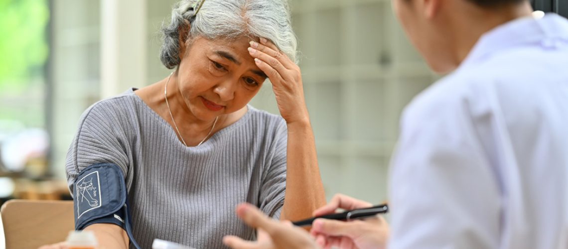 Dor de cabeça e hipertensão: entenda a relação entre elas