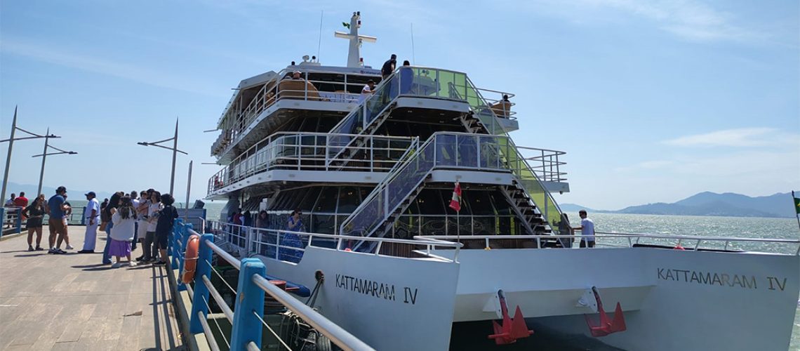 A Bordo do Kattamaram IV você conhece Florianópolis de uma forma diferente