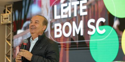 Jorginho Mello lança o Programa Leite Bom SC que apoia a cadeia produtiva catarinense