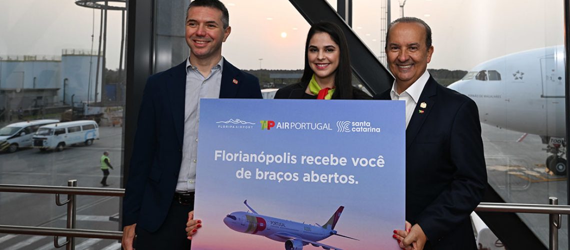 Jorginho Mello recebe 1º voo da TAP direto de Portugal para Santa Catarina