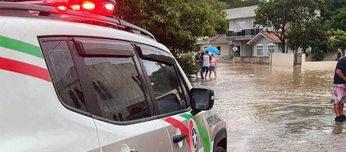 PMSC ajuda no salvamento das fortes chuvas no estado