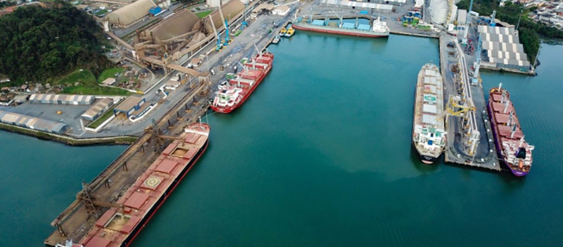 Dezembro foi o segundo melhor mês do ano para o porto de São Francisco do Sul, com 1,6 milhão de toneladas, em alta de 71% sobre dezembro de 2022/Foto: Eduardo Valente/SECOM