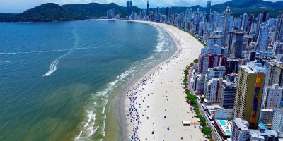 Praias de Balneário Camboriú estão próprias para banho