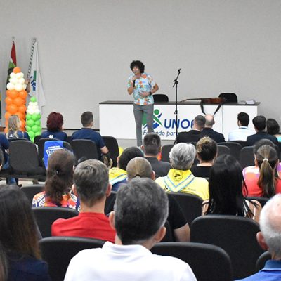 Colégio SuperAtivo Capinzal realiza uma palestra show para marcar o início do ano letivo