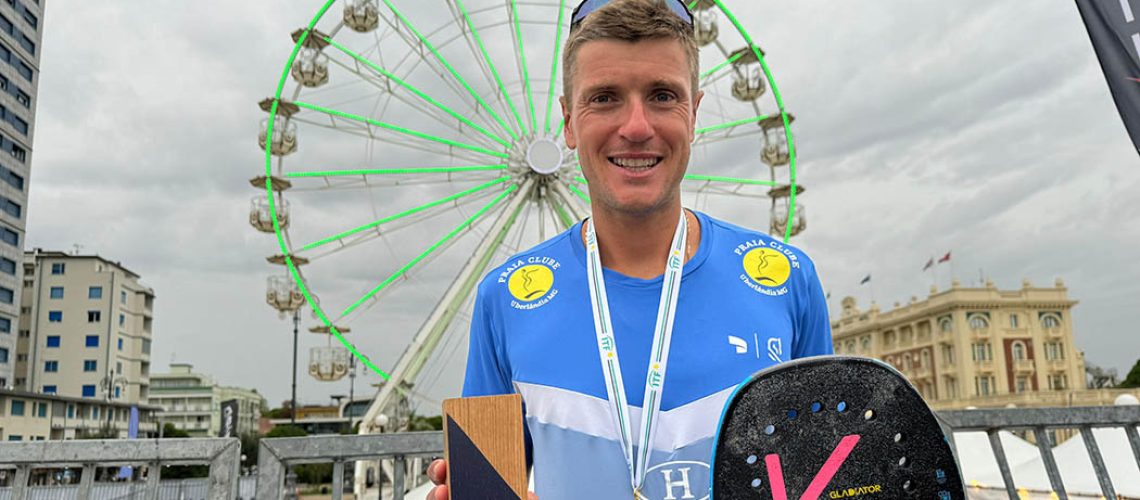 André Baran é campeão mundial e chega ao topo do ranking no beach tennis