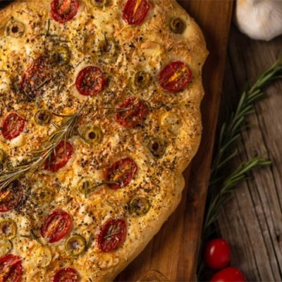 Focaccia de Tomate, Alecrim e Azeitonas