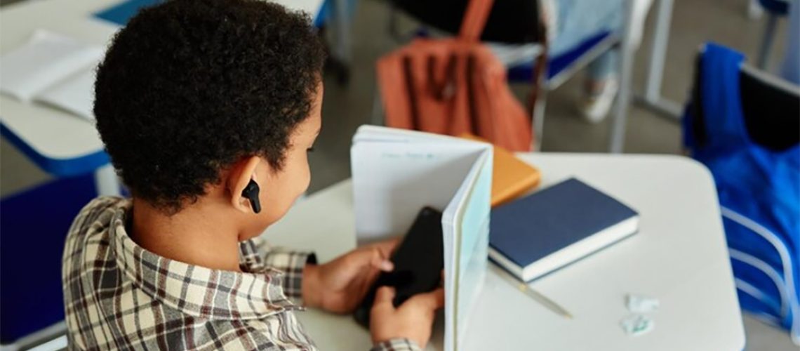 Volta às aulas: como fica o celular na escola