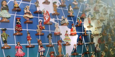 As bonecas da coleção de Lydia Frey, estão na Casa da Cultura de Fraiburgo SC