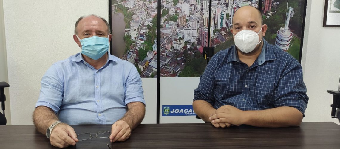 Prefeito Dioclésio Ragnini e o médico  Dr. Samoel Bittencourt, um dos médicos da Secretaria Municipal de Saúde de Joaçaba