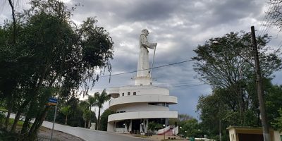 A estrutura da estátua não foi danificada/Foto:  Marcelo Santos
