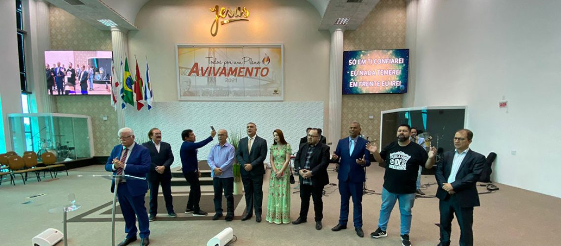 Senador Jorginho Mello (PL) e o ex-senador Magno Malta participaram de um evento que reuniu cerca de 300 lideranças da igreja evangélica