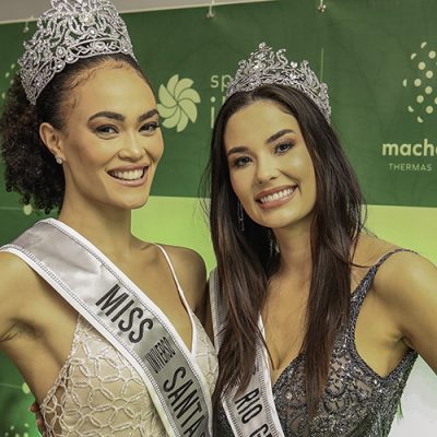 Pela primeira vez na história do concurso Miss Universo Brasil, um resort foi palco da Cerimônia de Coroação das Misses Universo do Rio Grande do Sul e Santa Catarina. 