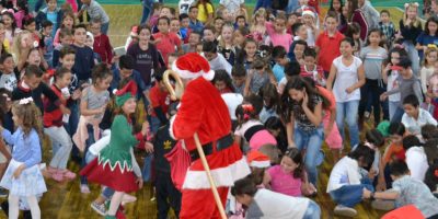 O público lotou o ginásio municipal para a tradicional festa/Foto: Assessoria de Impresa