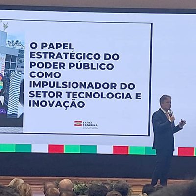 Prefeito e vice-prefeito de Herval d’ Oeste participam de evento com foco na inovação em Florianópolis