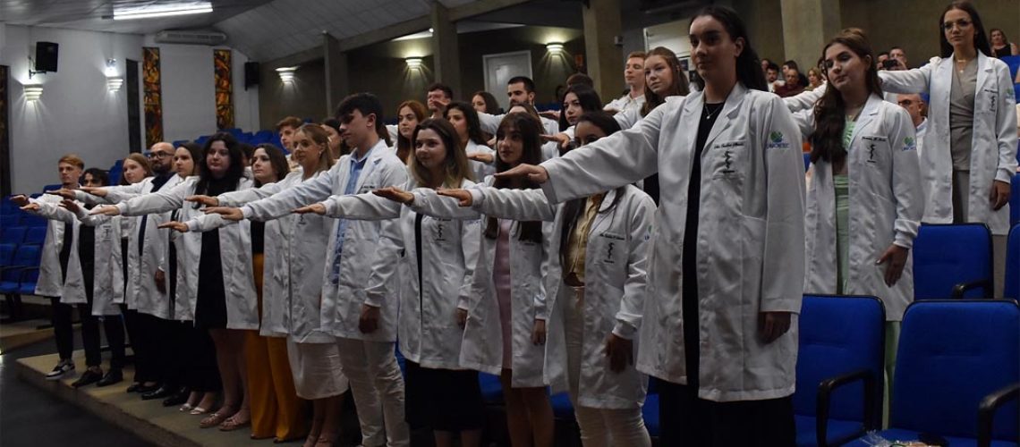 Cerimônia do Jaleco marca o ingresso dos calouros no curso de Medicina de Joaçaba