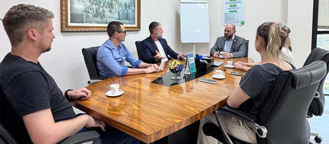 Unoesc entrega projetos de ampliação da rede elétrica das Escolas Melo e Alvim e Nelson Pedrini