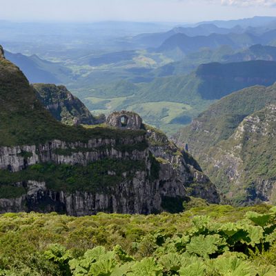 Pedra Furada um dos cartões postais de Urubici na Serra Catarinense/Foto: Carlos Alves